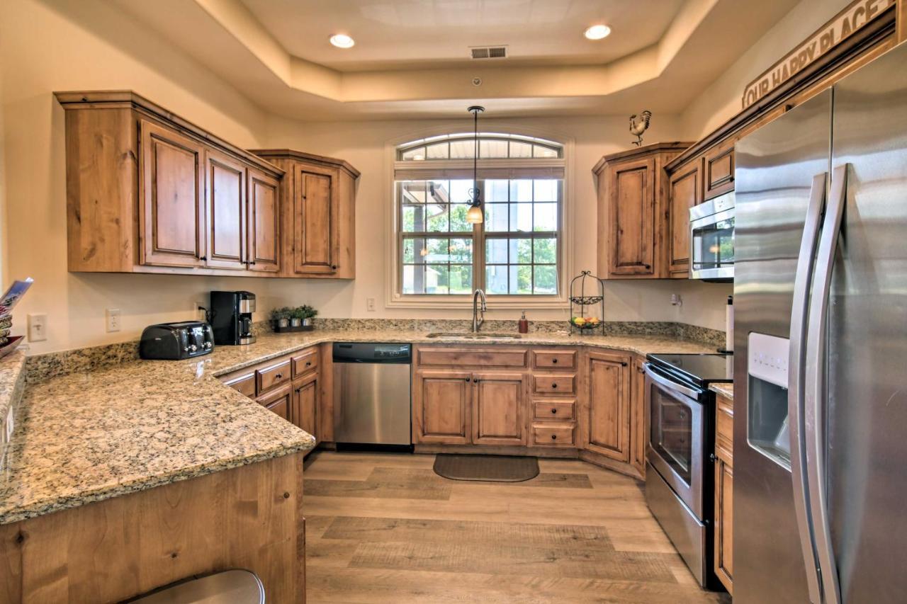 Luxe Branson Retreat With Mtn Views And Pool Access! Apartment Exterior photo
